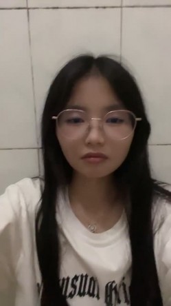 推荐！正宗大学生~宿舍直播~【困困兔】，道具狂插流白浆，眼镜妹，室友睡着偷偷脱光，身材不错诱人 截图13