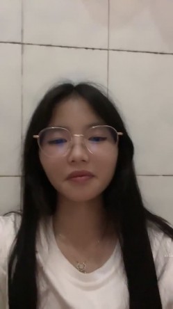 推荐！正宗大学生~宿舍直播~【困困兔】，道具狂插流白浆，眼镜妹，室友睡着偷偷脱光，身材不错诱人 截图14