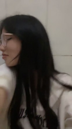 推荐！正宗大学生~宿舍直播~【困困兔】，道具狂插流白浆，眼镜妹，室友睡着偷偷脱光，身材不错诱人 截图15