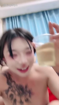 辍学少女被干了带闺蜜吃鸡巴【03小梦梦】巨乳魔鬼身材爽的很内射互舔高潮美人胚看一眼就喜欢上了 截图6