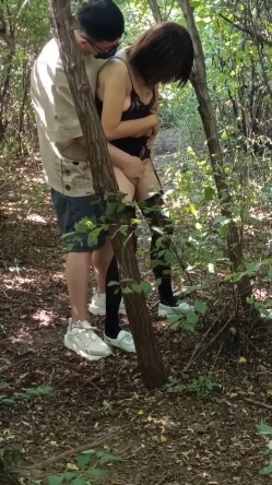 《贵在真实反差淫妻》顶级绿帽刷锅狠人，私密交流群东北夫妻淫乱群交内容曝光，商场户外超市露出3P野战相当开放 截图7