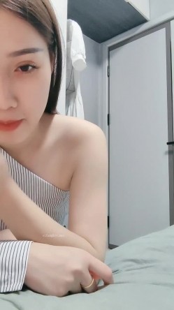 新人~学妹暑期兼职！【美少女圆】颜值明星一样~下海了，这腰线，大白臀，看的人秒硬，想插入进去爽一下 截图2