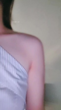 新人~学妹暑期兼职！【美少女圆】颜值明星一样~下海了，这腰线，大白臀，看的人秒硬，想插入进去爽一下 截图3