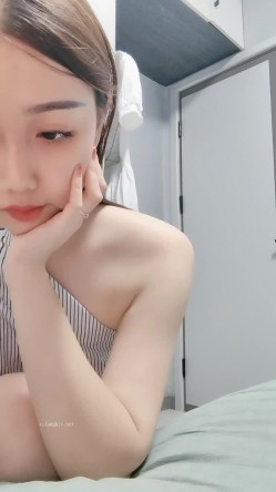 新人~学妹暑期兼职！【美少女圆】颜值明星一样~下海了，这腰线，大白臀，看的人秒硬，想插入进去爽一下 截图4