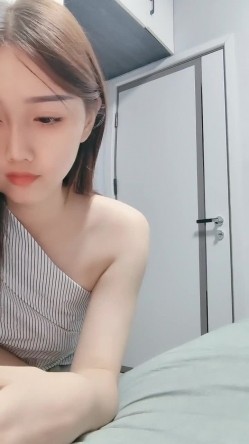 新人~学妹暑期兼职！【美少女圆】颜值明星一样~下海了，这腰线，大白臀，看的人秒硬，想插入进去爽一下 截图16
