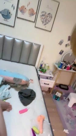 嫩嫩美少女，居家男友操逼，一天不操浑身难受，跳蛋震小穴，翘起屁股求操，怼入紧致嫩穴爆操 截图8