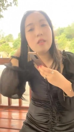 【你的户外小淫妇】商场公园地摊周边行人不少又紧张又激动水流了好多 截图1