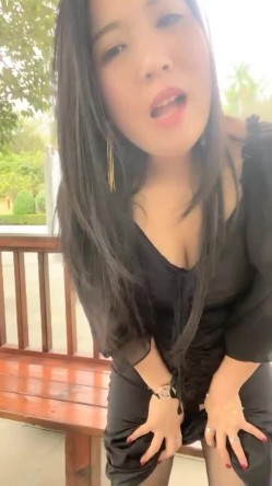 【你的户外小淫妇】商场公园地摊周边行人不少又紧张又激动水流了好多 截图9