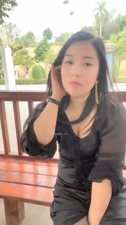 【你的户外小淫妇】商场公园地摊周边行人不少又紧张又激动水流了好多 截图12