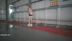 国内【水上乐园】换衣间沐浴区近景偷拍 美女如云淋浴换衣好身材一览无余 截图11
