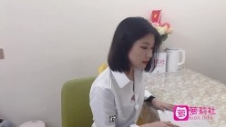 萝莉美女老师-菲菲-：黑丝老师上门辅导性爱教学、被单纯的学生没谈过恋爱，破处兴奋哇！ 截图1