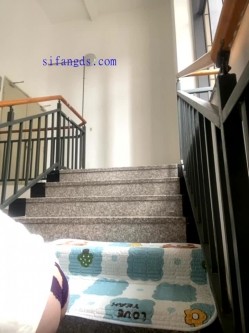 女人味十足，极品白虎熟女【sunny-520】付费，脸穴同框户外楼道自慰喷水 截图14