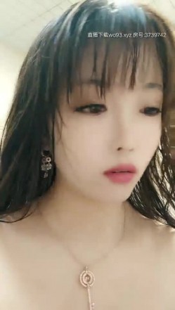 高颜值丰满妹子【超美韩】情趣装道具自慰，沙发跳蛋塞入假屌抽插呻吟出水 截图7