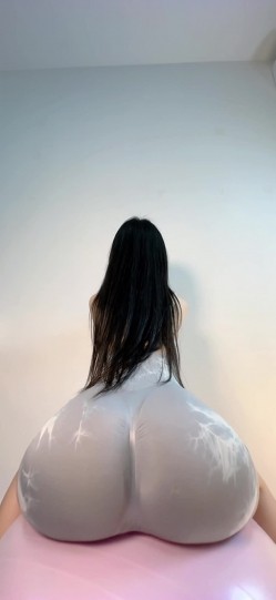 俏妞qiaoniuTT - 瑜伽裤消失术120斤小王同学 - 破洞牛仔裤 截图11