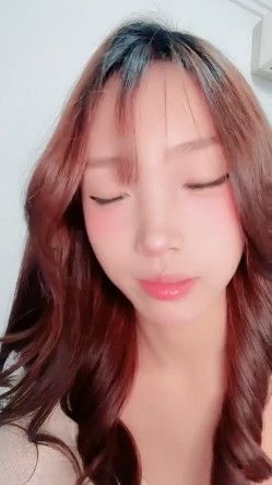 颜值小太妹【静静香】新人下海，大尺度掰逼展示，裸舞诱惑，为大哥提供情绪价值 截图2
