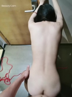 帆前即异乡~小民宿~ 和02年小女友一起大嗨P，开着房门，骚货的呻吟还是忍不住叫了出来，胆儿真大！ 截图2
