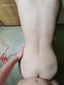 帆前即异乡~小民宿~ 和02年小女友一起大嗨P，开着房门，骚货的呻吟还是忍不住叫了出来，胆儿真大！ 截图6