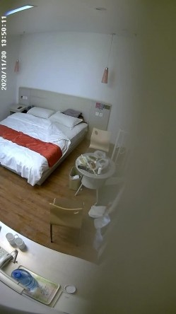 稀缺360 补漏小镇旅馆20集 祛风老妇&美腿少女，刚放假的年轻学生情侣，风韵犹存的少妇，穿上雪纺粉红睡衣 截图6