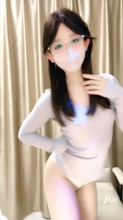 新人校花下海，高冷眼镜反差婊【蓝川诗诗】福利，粉鲍自慰抽插淫水泛光零距离插菊 截图2