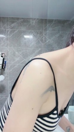 瑜伽女神【奇妙耶耶】，做瑜伽，啪啪，精品小少妇身材好，蜂腰翘臀被男友干爽了 截图2