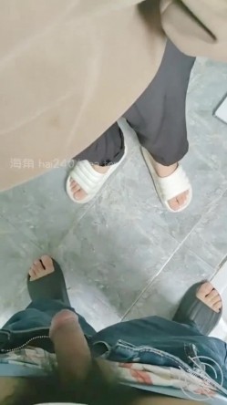 乱伦大神【嫂子的致命诱惑】，哥哥在沙发上睡着了帮嫂子挤奶顺便让嫂子给我口真刺激 截图7
