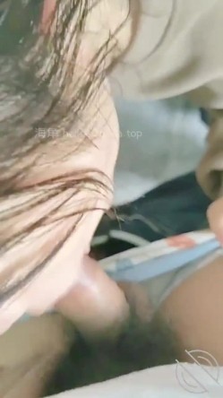 乱伦大神【嫂子的致命诱惑】，哥哥在沙发上睡着了帮嫂子挤奶顺便让嫂子给我口真刺激 截图13