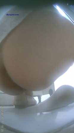 热闹商场女厕偸拍超多小姐姐方便，看脸看逼半蹲式撅个大腚看双洞妹子穿个短裤还穿个肉丝开裆真骚 截图9