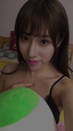 精美尤物--何冉大尺度[体育场的直穿少女]无水印高清视频套图 截图6