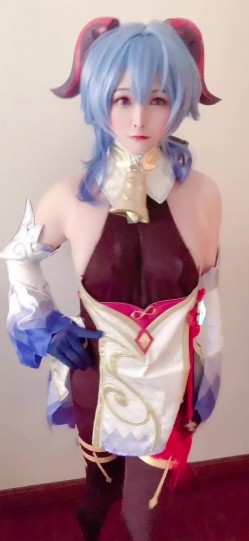sola酱 sola酱也要成为双马尾 国产极品CD自称未服药物，面容甜美精致，喜欢COS各种动漫角色 截图1