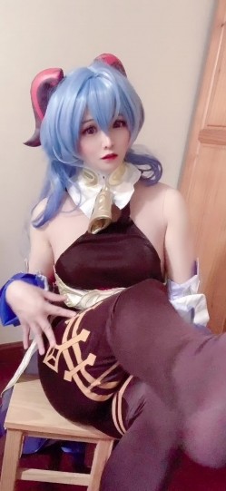 sola酱 sola酱也要成为双马尾 国产极品CD自称未服药物，面容甜美精致，喜欢COS各种动漫角色 截图3