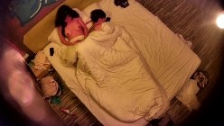 主题宾馆上帝视角真实偸拍，大学生情侣一丝不挂滚床单，好身材大波妹子老司机啊，口交足交全自动女上位 截图6