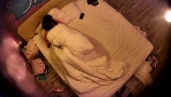 主题宾馆上帝视角真实偸拍，大学生情侣一丝不挂滚床单，好身材大波妹子老司机啊，口交足交全自动女上位 截图7