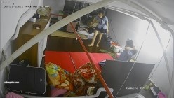 【极品稀缺 ️破解摄像头】极品服务员宿舍日常 ️小姐姐年轻美乳好坚挺 穿搭职业装制服很有气质 距离超近 高清1080P版 截图12