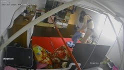 【极品稀缺 ️破解摄像头】极品服务员宿舍日常 ️小姐姐年轻美乳好坚挺 穿搭职业装制服很有气质 距离超近 高清1080P版 截图16