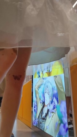 步行街拍抄底大神『KXCD』专挑年轻好看质量高的小姐姐 截图14