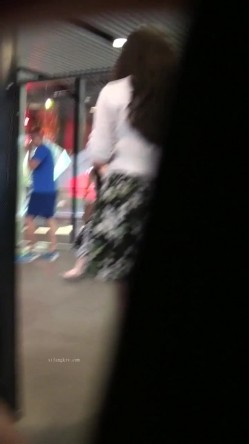商场超市大师极限贴身CD超多漂亮小姐姐裙内~亮点太多各种骚丁露臀还有几个直接真空露逼真通风啊 截图3