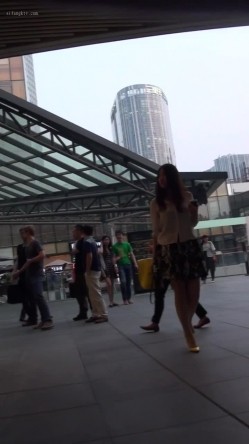 商场超市大师极限贴身CD超多漂亮小姐姐裙内~亮点太多各种骚丁露臀还有几个直接真空露逼真通风啊 截图12