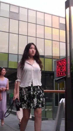 商场超市大师极限贴身CD超多漂亮小姐姐裙内~亮点太多各种骚丁露臀还有几个直接真空露逼真通风啊 截图16