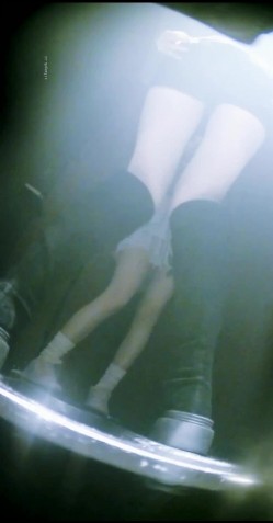 夜总会酒吧女厕后拍各种黑丝高跟 美女如云 黄毛妹子月经流量大屁股染成了大红桃 截图11