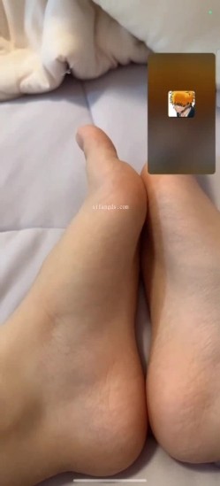 【真实反差学生妹】，土豪高价定制1对1在线调教，清纯妹子掰菊花抠逼口塞棉袜舔内裤，小母狗属性拉满了 截图13