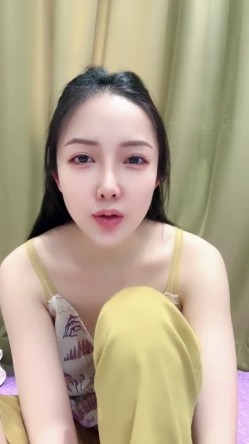 有身材，有曲线，爆乳完美，【初雪】脱光光，极品御姐肤白貌美，淫荡的液体缓缓流出 截图6