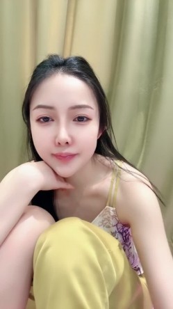 有身材，有曲线，爆乳完美，【初雪】脱光光，极品御姐肤白貌美，淫荡的液体缓缓流出 截图7