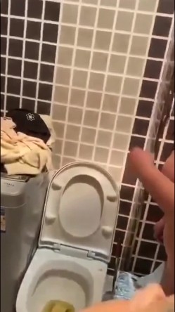 《新瓜两部》社会姐落单被仇家扒光衣服喝尿侮辱+我拿你当闺蜜,你暗地睡我男朋友,你对得起我么,闺蜜反目成仇 截图4