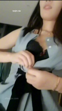 【年度最骚反差人妻婊】，每帧表情都足够骚，本期看点上帝视角啪，酒店房间门口和窗外露出啪 截图8