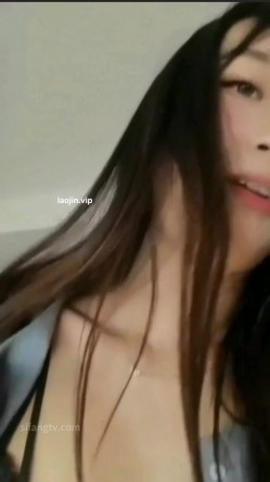 【年度最骚反差人妻婊】，每帧表情都足够骚，本期看点上帝视角啪，酒店房间门口和窗外露出啪 截图13
