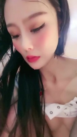 操完不尽兴自慰网红小骚货开档黑丝袜主动骑乘位高潮喷水！怼着骚穴一顿操 截图9