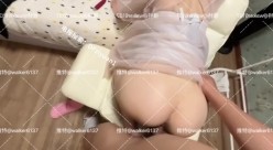 顶级泡良大神，【狮子座】，还是那个喷水的小少妇，露脸，喷了地板上湿了一大片，浪叫不停要高潮 截图10