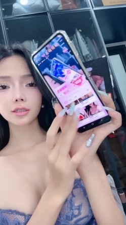 你的老婆 小妲己直播 顶级绝美女神，完美身材巨乳翘臀，跳蛋自慰淫水打湿小骚穴 截图2