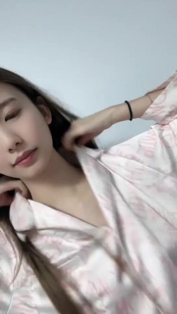 人气女神来袭，明星颜值，大美女，【广州大学生】，身材曼妙前凸后翘，白浆从洞洞流出 截图10