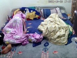 家庭摄像头破解入侵多角度真实偸拍，抽烟背纹烈女私生活曝光也是一个欲女，跟老公性爱还不满足，还总喜欢道具紫薇 截图11